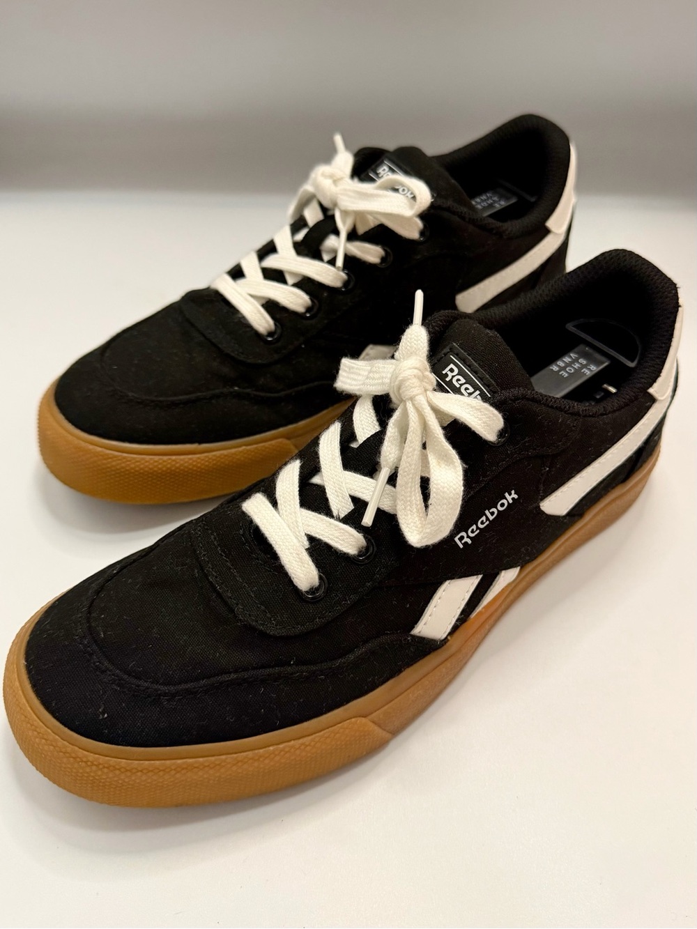 Reebok Men's Black Canvas Sneakers with White Accents and Gum Sole Size 6 Men’s